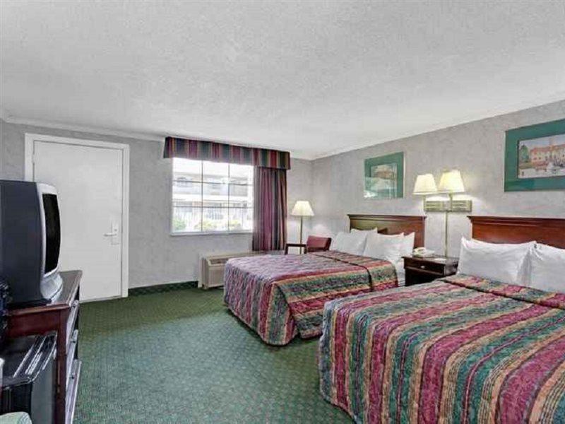 Days Inn Williamsburg Colonial Area Exterior foto