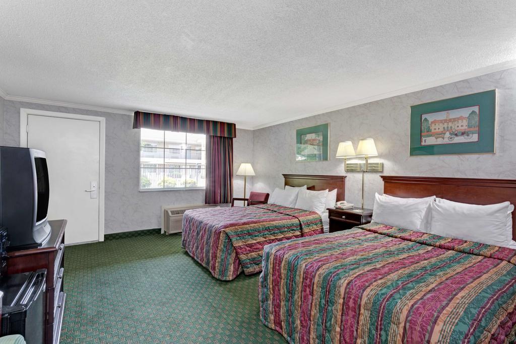 Days Inn Williamsburg Colonial Area Exterior foto