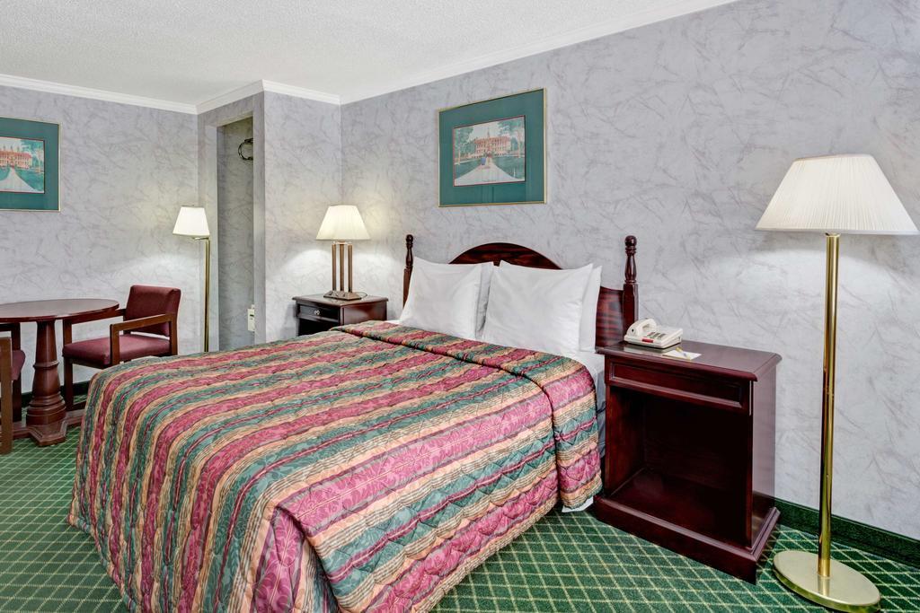 Days Inn Williamsburg Colonial Area Exterior foto